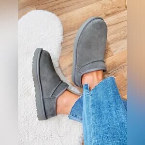 UGG Gray Classic Slipper Size 8
